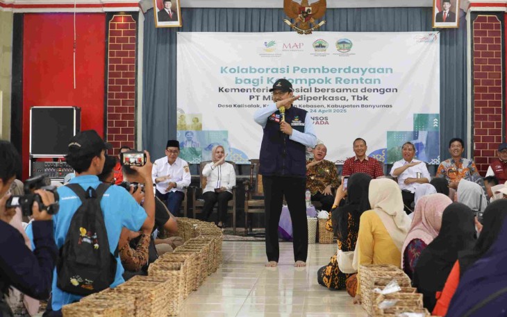 Gus Ipul di Balai Desa Kalisalak, Kamis (24/4/2025).