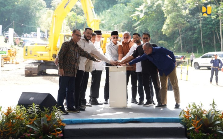 Menteri Pekerjaan Umum Dody Hanggodo melakukan groundbreaking tanda dimulainya pembangunan Flyover Panorama I (Sitinjau Lauik I) 
