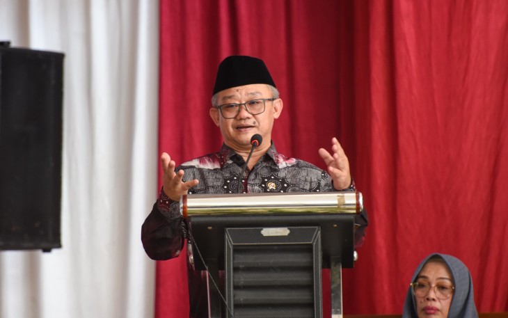 Menteri Pendidikan Dasar dan Menengah, Abdul Mu’ti, dalam kegiatan Pembukaan Tahun Pendidikan Baru 2025/2026 yang berlangsung di Pesantren Modern Internasional Dea Malela, Kabupaten Sumbawa, Nusa Tenggara Barat, Minggu (13/7). 