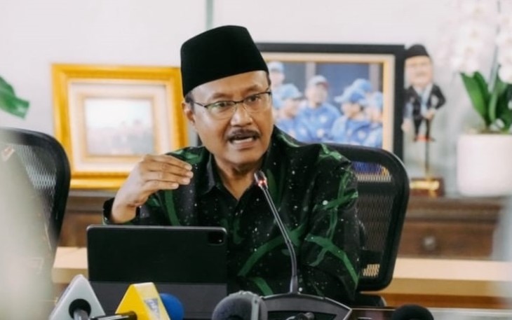 Menteri Sosial Saifullah Yusuf (Gus Ipul) dalam konferensi pers di Ruang Rapat Menteri, Kantor Kemensos Jakarta, Selasa (1/7/2025).