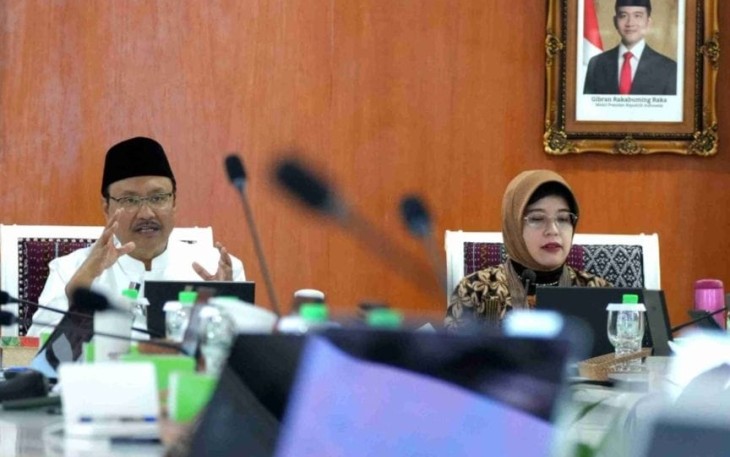 Menteri Sosial Saifullah Yusuf saat bertemu Kepala BPS, Amalia Adininggar Widyasanti, di Kantor Kemensos, Salemba, Jakarta, Jumat (95).