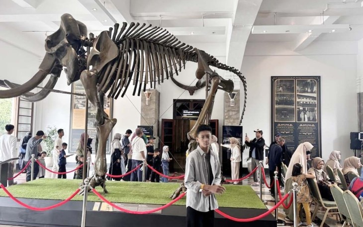 Museum Geologi Bandung tampak ramai menyambut para pengunjung yang datang dari berbagai latar belakang.