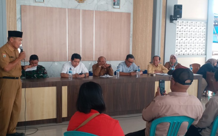Forum dialog terbuka di Balai Desa Gampingan, Senin (1/12).