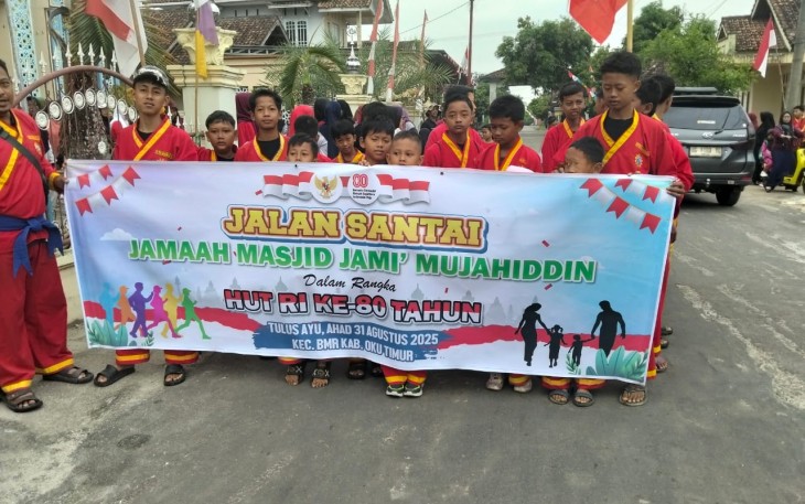 Pemdes Tulus Ayu Jalan Santai Bersama Jamaah Masjid Jami' Mujahiddin