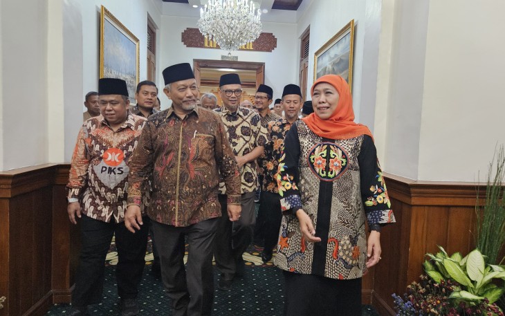 Presiden PKS Ahmad saat kunjungan silaturahmi ke Gubernur Jawa Timur Khofifah Indar Parawansa di Gedung Negara Grahadi, Surabaya, Kamis (22/5). 
