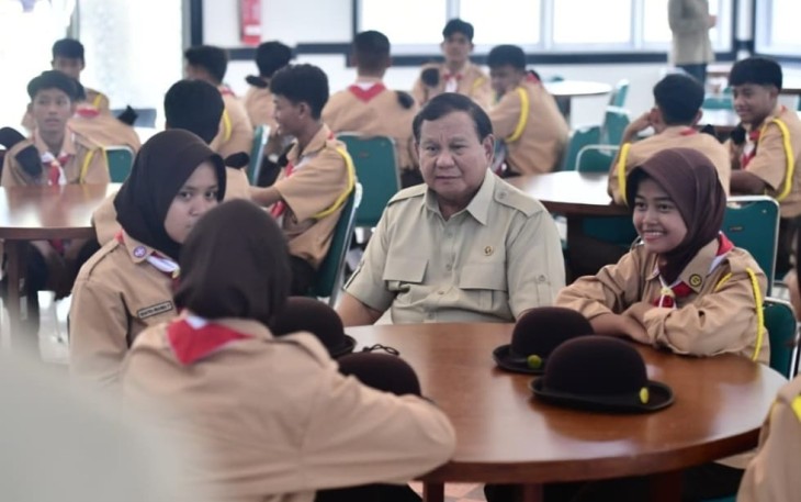 Presiden Prabowo Beri Semangat Siswa Sekolah Rakyat Menengah Atas (SRMA) 10 Jakarta Selatan, Kamis (11/9/2025). 