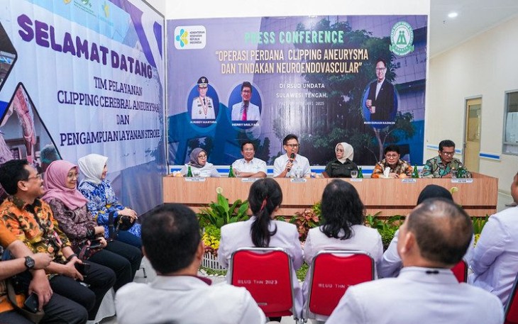 Menkes RI Budi G. Sadikin saat berada di RSUD Undata Palu