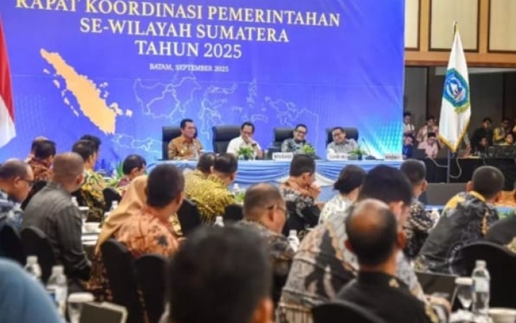 Rakor Pemerintahan Se-Wilayah Sumatera di Ballroom Swissbell Harbour Bay Kota Batam Provinsi Kepri, Minggu (21/9/2025).