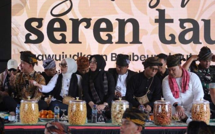 Seren Taun Guru Cucuk Kasepuhan Cisungsang
