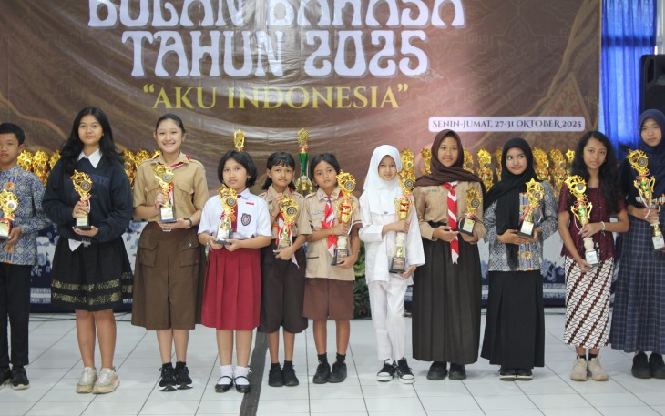 Suasana penutupan rangkaian Bulan Bahasa 2025 bertema “Aku Indonesia” yang diselenggarakan SMP Kristen Satya Wacana.