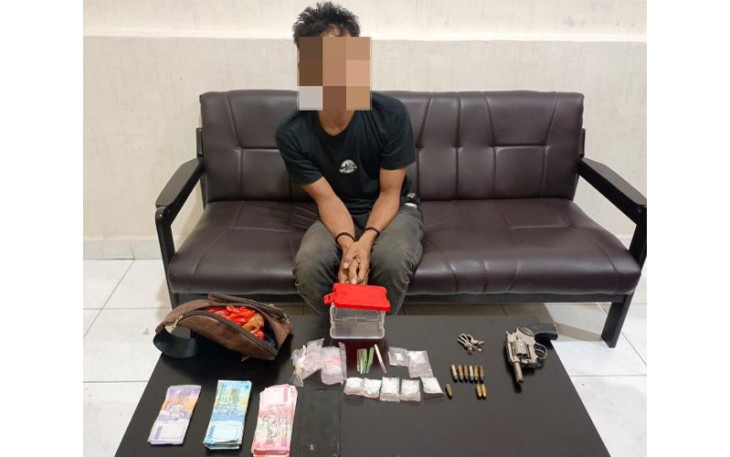 Tersangka dan barang bukti saat diamankan