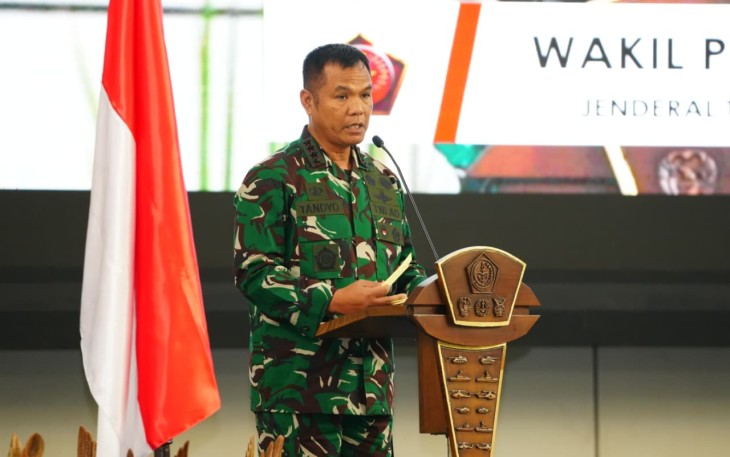Wakil Panglima TNI Jenderal TNI Tandyo Budi Revita saat membuka secara resmi Latgabma Super Garuda Shield 2025, di Gedung Yos Soedarso, Sekolah Staf dan Komando Angkatan Laut (Seskoal), Cipulir, Jakarta, Senin (25/8/2025). 