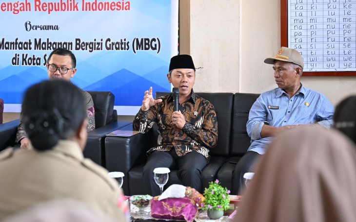 Wamendikdasmen, Fajar Riza Ul Haq dalam dialog dengan para guru dan kepala sekolah yang diselenggarakan di SD Negeri 24 Rufei, Kota Sorong, pada Sabtu (8/2).