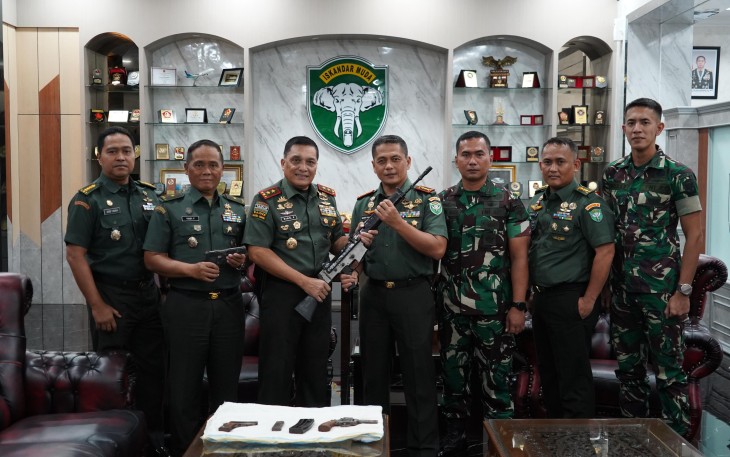 Kepercayaan masyarakat Aceh kepada TNI AD, khususnya Kodam Iskandar Muda, terus tumbuh berkat keberhasilan pelaksanaan Pembinaan Teritorial (Binter) Kreatif oleh satuan jajaran. Hasilnya, empat pucuk senjata api berikut dua magazen kosong diserahkan secara sukarela oleh warga kepada Yonif 115/Macan Leuser