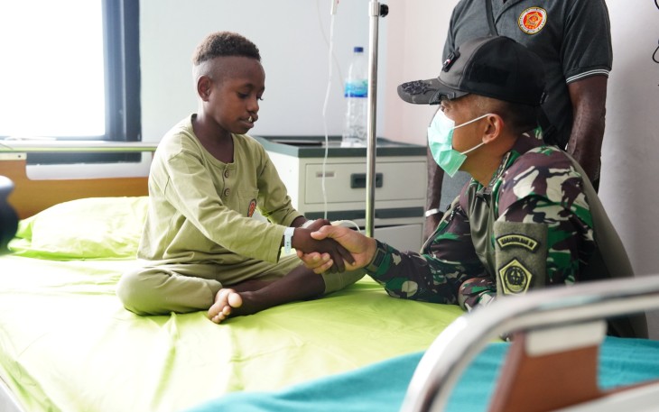Pangkogabwilhan III Letjen TNI Bambang Trisnohadi saat berada di RSMI Jayapura.