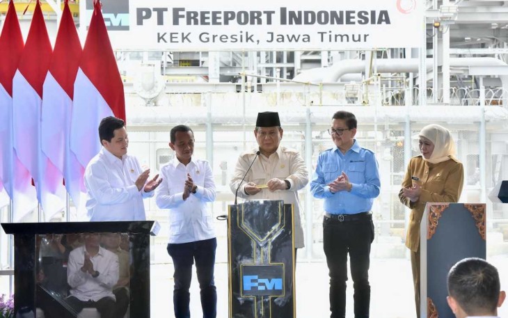 Presiden Prabowo Subianto meresmikan smelter logam mulia di Gresik, Jawa Timur, Senin (17/3)