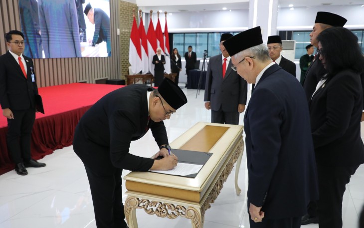 Wakil Menteri Agraria dan Tata Ruang/Wakil Kepala Badan Pertanahan Nasional (Wamen ATR/Waka BPN), Ossy Dermawan melantik Ketua dan Anggota Majelis Pembina dan Pengawas Pejabat Pembuat Akta Tanah (PPAT) Pusat (MPPP) serta Majelis Pembina dan Pengawas PPAT Wilayah (MPPW) dari berbagai provinsi