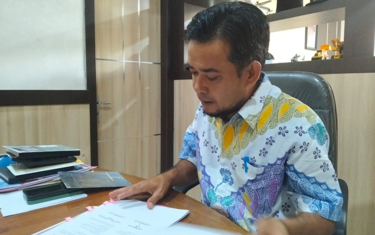 Kepala Dinas PUPR Kab. Mukomuko, Apriansyah, di ruang kerjanya, Kamis (02/10)