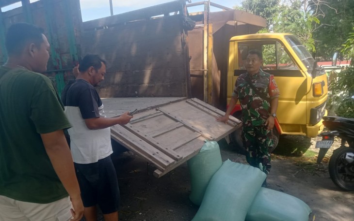Babinsa Manguharjo Dampingi Serapan Gabah 10 Ton Hasil Panen Poktan Tani Makmur 1