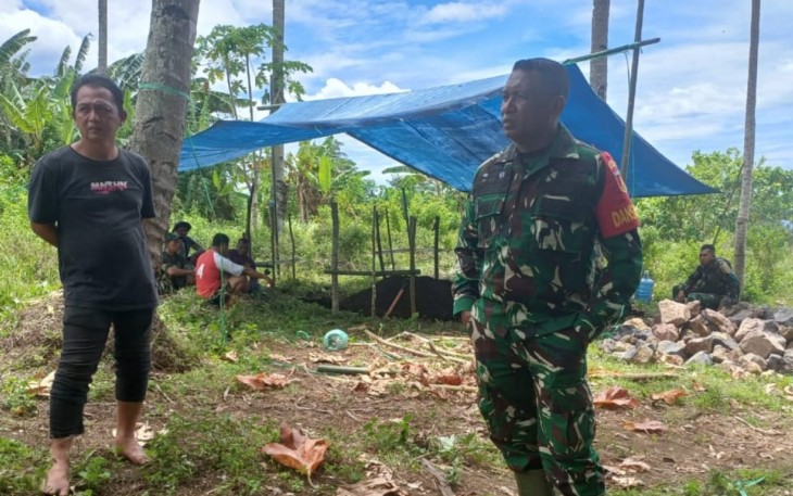 Dandim 1310/Bitung, Letkol Czi Hanif Tupen, S.T.,M.I.P saat meninjau lokasi pembangunan bak air
