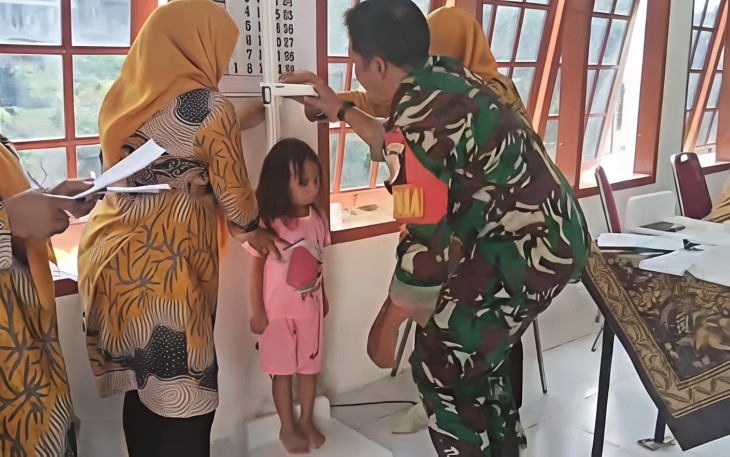 Babinsa Kelun Dukung Kesehatan Warga Melalui Monitoring Posyandu Delima