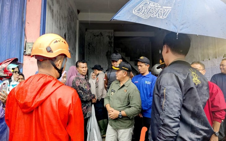 Bupati Welly Tinjau Titik Banjir dan Longsor