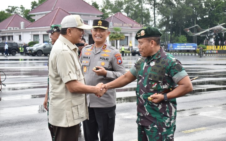 Pangdivif 2 Kostrad Mayjen TNI Susilo saat turut mendampingi Menteri Pertahanan RI Letjen TNI (Purn.) Dr. Sjafrie Sjamsoeddin, M.B.A.