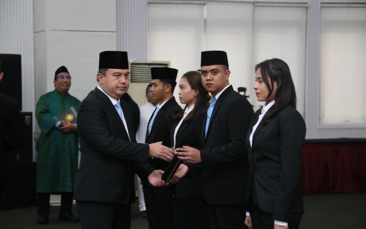 Sekretaris Jenderal (Sekjen) Kementerian Dalam Negeri (Kemendagri) Tomsi Tohir melantik sebanyak 113 pejabat fungsional di lingkungan Kemendagri