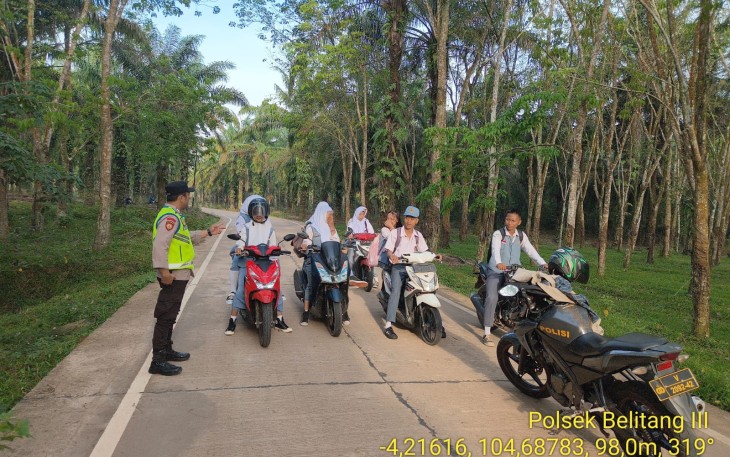 Polsek Belitang III Melakukan Pengawalan  