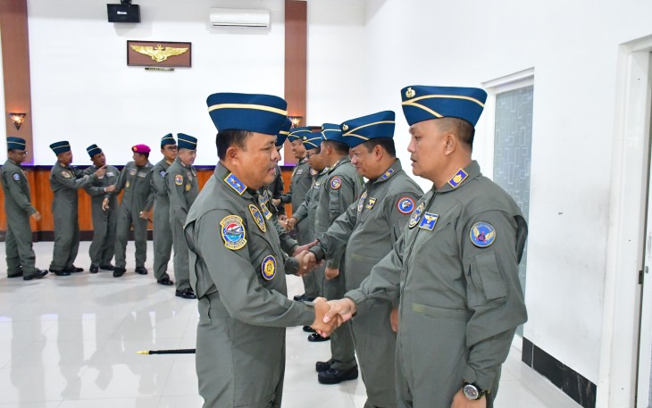 Tiga jabatan tersebut antara lain Direktur Perencanaan dan Pengembangan (Dirrenbang) Puspenerbal dari Kolonel Laut (P) Heru Prasetyo yang mendapat tugas baru sebagai Dirlambangja Puspenerbal kepada Kolonel Laut (P) Catur Nur Ardiantoro yang baru menyelesaikan pendidikan di Lemhannas
