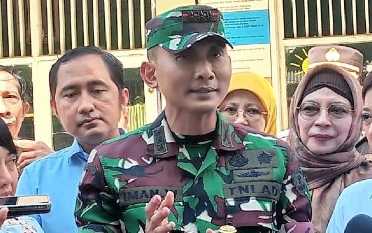 Dandim 0508/Depok Kolonel Inf Iman Widhiarto, ST MM saat memberikan keterangan pers di Depok, Selasa (14/1)