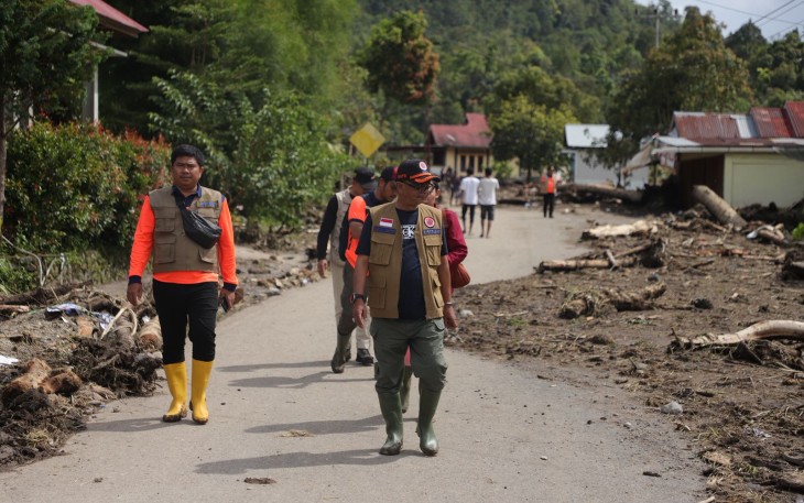 Direktur Dukungan Infrastruktur Darurat Badan Nasional Penanggulangan Bencana (BNPB) Andria Yuferryzal saat berada di Malalak Timur, Kecamatan Malalak, Kabupaten Agam, Sumbar, Minggu (30/11)