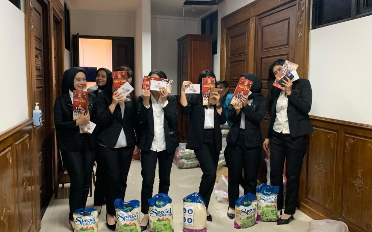 Fraksi Gerindra Bagikan 150 Paket Bingkisan 