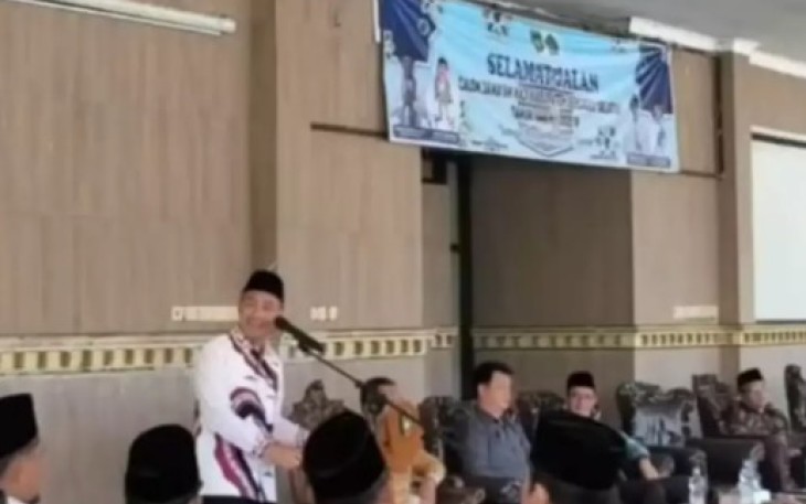 Sekretaris Daerah (Sekda) Kabupaten Bengkulu Selatan, Sukarni, menghadiri acara pelepasan calon jamaah haji tahun 2025 yang diselenggarakan di Pendopo Rumah Dinas Bupati, Kamis (24/04/2025)
