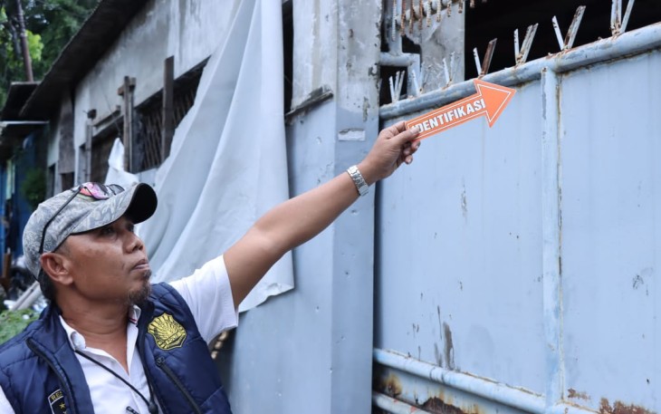 Polres Jakbar Olah TKP Buru Pelaku