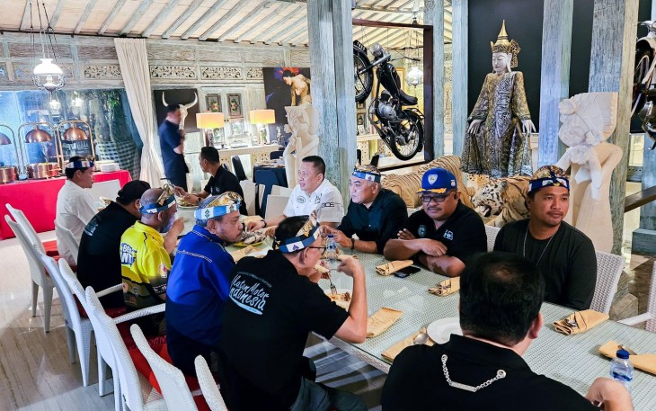 Bamsoet dalam acara Ramah Tamah Pengurus IMI Pusat dan IMI Provinsi seluruh Indonesia, di Black Stone Villa Bali, Minggu malam (27/7/25).