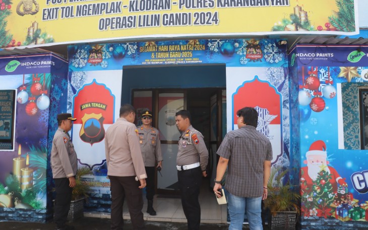 Kapolres Karanganyar AKBP Hadi Kristanto meninjau lokasi rencana pembuatan Pos Pam Operasi Ketupat Candi 2025, di exit tol Klodran, Colomadu, Karanganyar, Sabtu (8/3/2025)