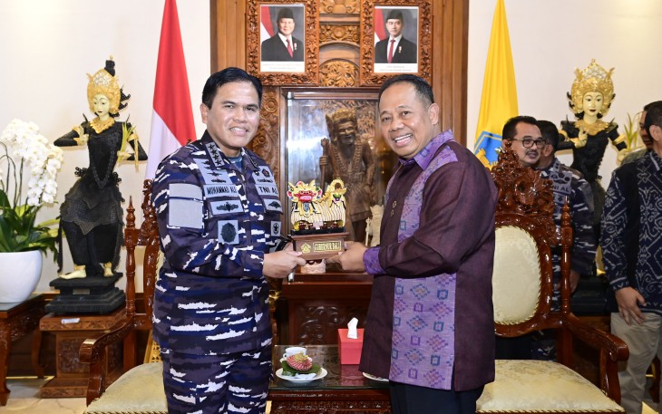 Kepala Staf Angkatan Laut (Kasal) Laksamana TNI Dr. Muhammad Ali melaksanakan kunjungan kehormatan (Courtesy Call) dengan Pj. Gubernur Bali Sang Made Mahendra Jaya bertempat di Kantor Gubernur Bali, Denpasar, Bali, Sabtu (15/2)
