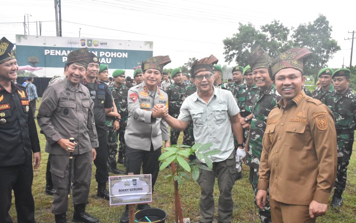 Danrem 031/Wira Bima Hadiri Kegiatan Penghijauan Lahan Kritis di Dumai Bersama Gubernur dan Kapolda Riau