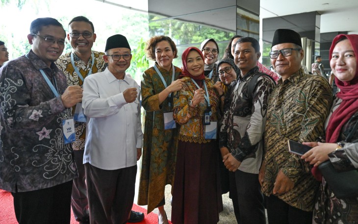 Menteri Pendidikan Dasar dan Menengah (Mendikdasmen), Abdul Mu’ti dalam acara Penyaluran Program Percepatan Tunjangan Guru Aparatur Sipil Negara (ASN) Daerah Langsung ke Rekening Guru di Plasa Insan Berprestasi, Gedung A lantai 1, Kantor Kemendikdasmen, Kamis (13/3)
