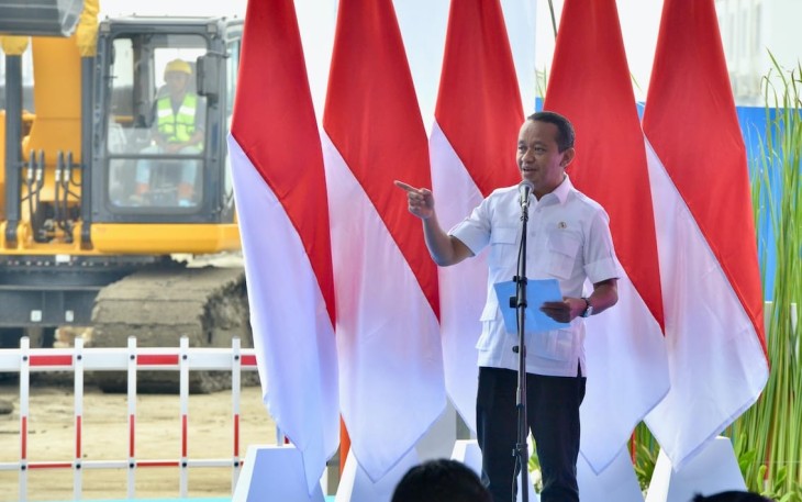 Menteri Energi dan Sumber Daya Mineral (ESDM) Bahlil Lahadalia di Karawang, Jawa Barat, Minggu (29/6). 