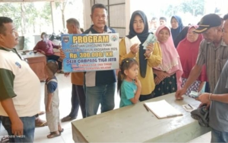 30 KK Desa Campang Tiga Jaya Terima BLT DD Tahap Pertama