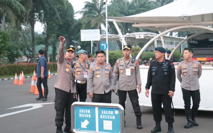 Kapolda Metro Jaya Tinjau Langsung Situasi Keamanan May Day 2025 di Sekitar Gedung DPR/MPR RI