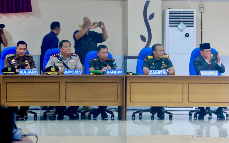 Komandan Korem 121/Abw Brigjen TNI Purnomosidi, S.I.P., M.A.P., M.Han., hadiri Rapat Paripurna Ke-4 Masa Persidangan 1 Tahun 2025 Dewan Perwakilan Rakyat Daerah (DPRD) Kabupaten Sintang yang dilaksanakan di Gedung DPRD Kabupaten Sintang, Senin (03/03/2025)