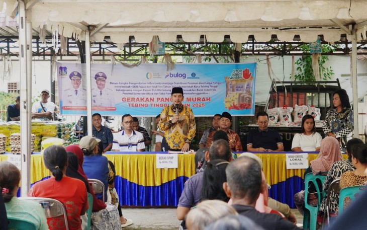 Wali Kota Tebing Tinggi H. Iman Irdian Saragih bersama Wakil Wali Kota H. Chairil Mukmin Tambunan, meninjau langsung pelaksanaan GPM (Gerakan Pangan Murah) yang digelar Pemerintah Kota (Pemko) Tebing Tinggi, dalam rangka menjaga ketersediaan dan kestabilan harga bahan kebutuhan pokok pada bulan ramadan 1446 H