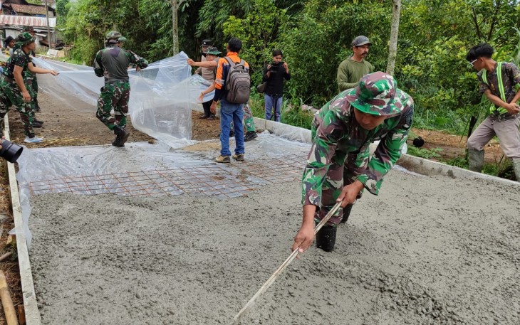 Program TNI Manunggal Membangun Desa (TMMD) ke-123 Tahun 2025 di Desa Nglurup, Kecamatan Sendang, Kabupaten Tulungagung