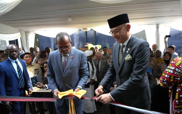 Wakil Menteri Luar Negeri Republik Indonesia, Arrmanatha C. Nasir, turut hadir meresmikan pembukaan Kedutaan Besar (Kedubes) Republik Angola di Jakarta Selatan (30/4)