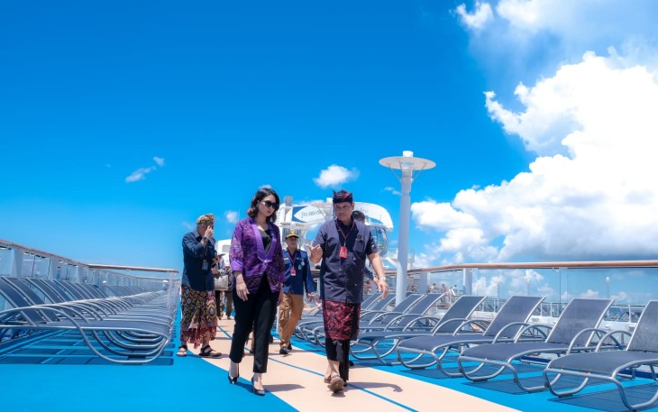 Wakil Menteri Pariwisata (Wamenpar) Ni Luh Puspa menyambut kedatangan kapal pesiar mewah ‘Anthem of the Seas’ milik Royal Caribbean Group di Pelabuhan Benoa, Bali, Jumat (28/2)