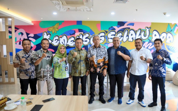Wakil Menteri Sosial, Agus Jabo Priyono seusai beraudiensi dengan pemerintah  kota Bima dan Kabupaten Bima di Kantor Kementerian Sosial (Kemensos), Jakarta, Jumat (7/2/2025).