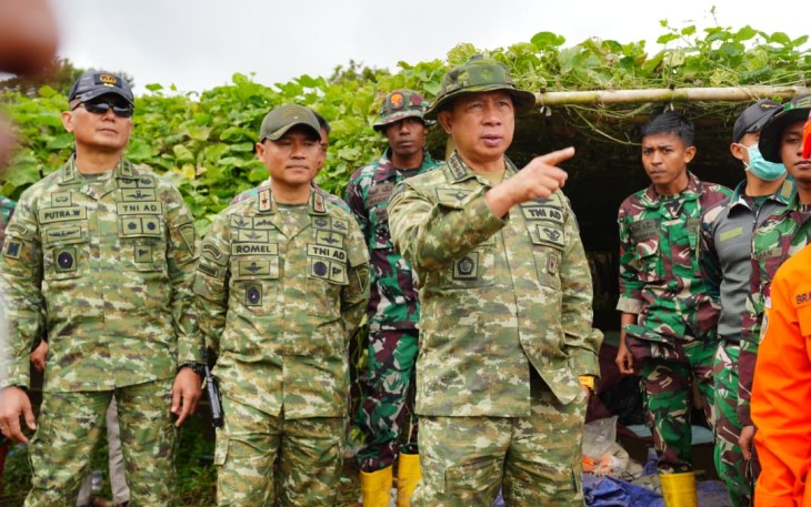 Panglima TNI saat Tinjau Lokasi Longsor Cisarua